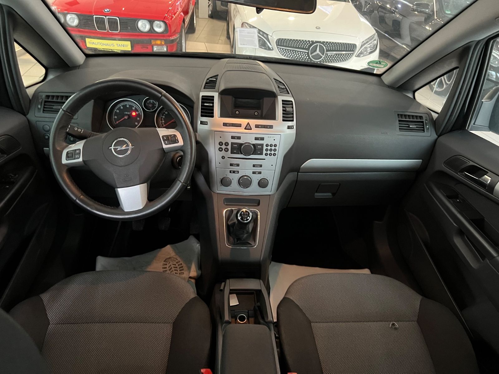 Fahrzeugabbildung Opel Zafira B Family 1.8 * 1.HAND* 7.Sitzer *