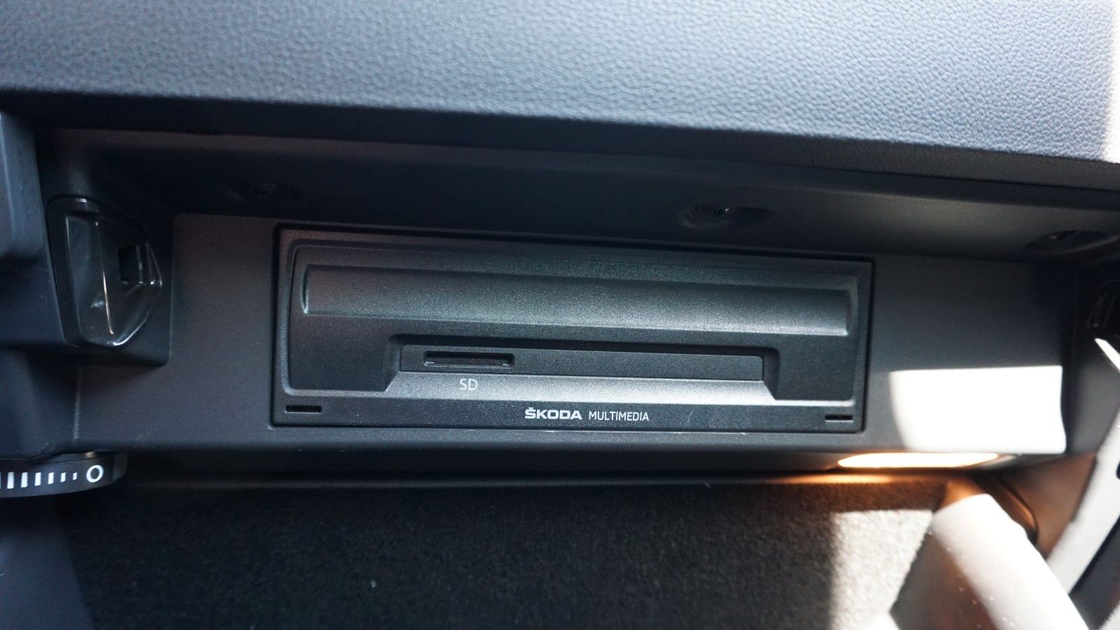 Fahrzeugabbildung SKODA Karoq Style, LED, PDC, SR+WR, Apple CarPlay