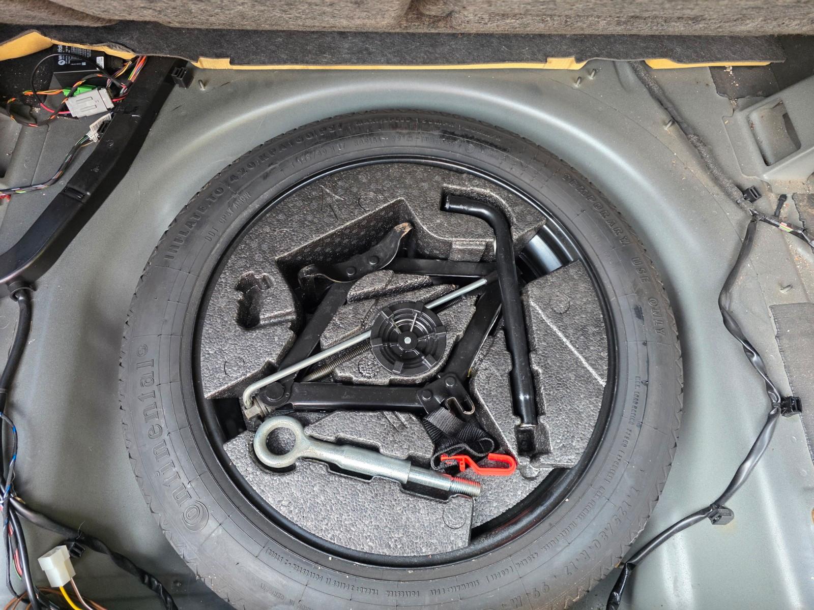 Volvo V70 2011 — photo 12