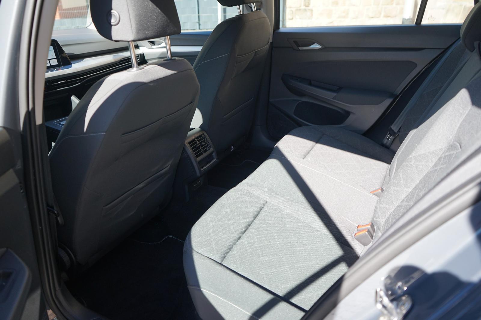 Volkswagen Golf VIII Life 1.0 eTSI DSG LED Navi ACC Kamera, миниатюра 27