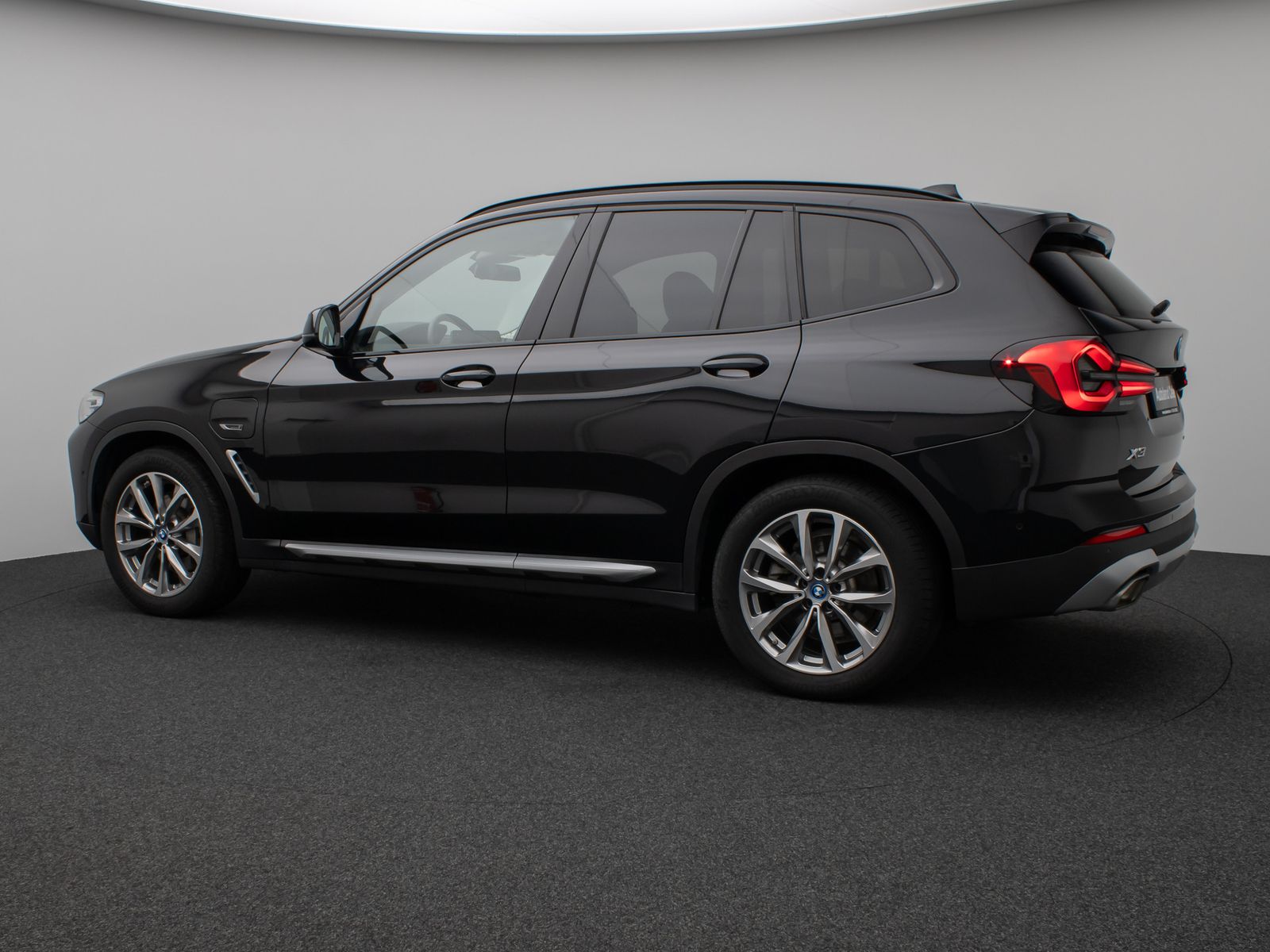 Fahrzeugabbildung BMW X3 xD30e Kamera HUD DAB HiFi AHK Sport 19Zoll