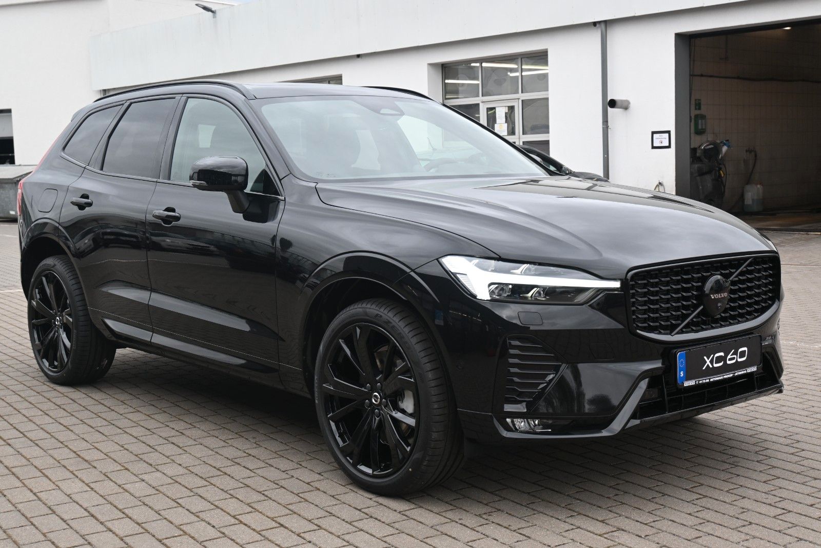 Fahrzeugabbildung Volvo XC60 B5 AWD Ultra Black Edition*360*LUFT*ACC*AHK