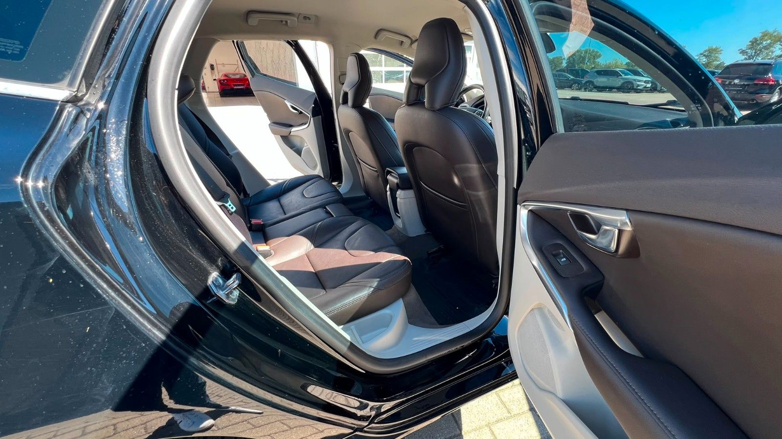 Fahrzeugabbildung Volvo V40 D4 Summum KAM*STZHZ*AUT*
