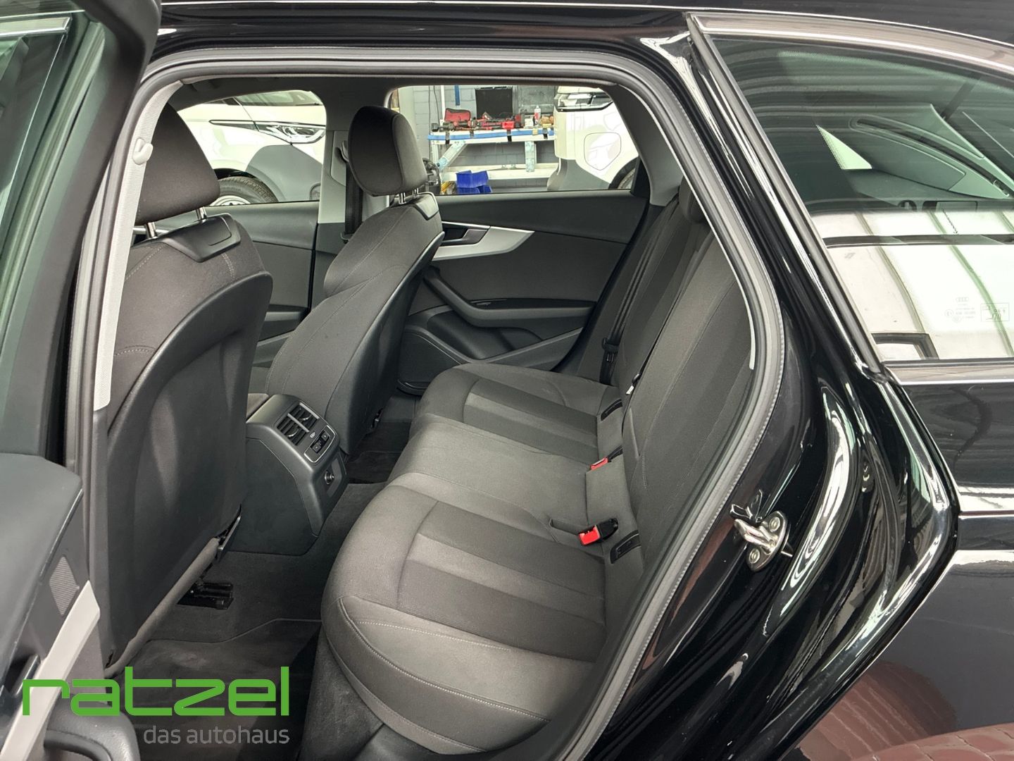 Fahrzeugabbildung Audi A4 40 Avant 2.0 TFSI S line Navi AHK LED ACC Vir