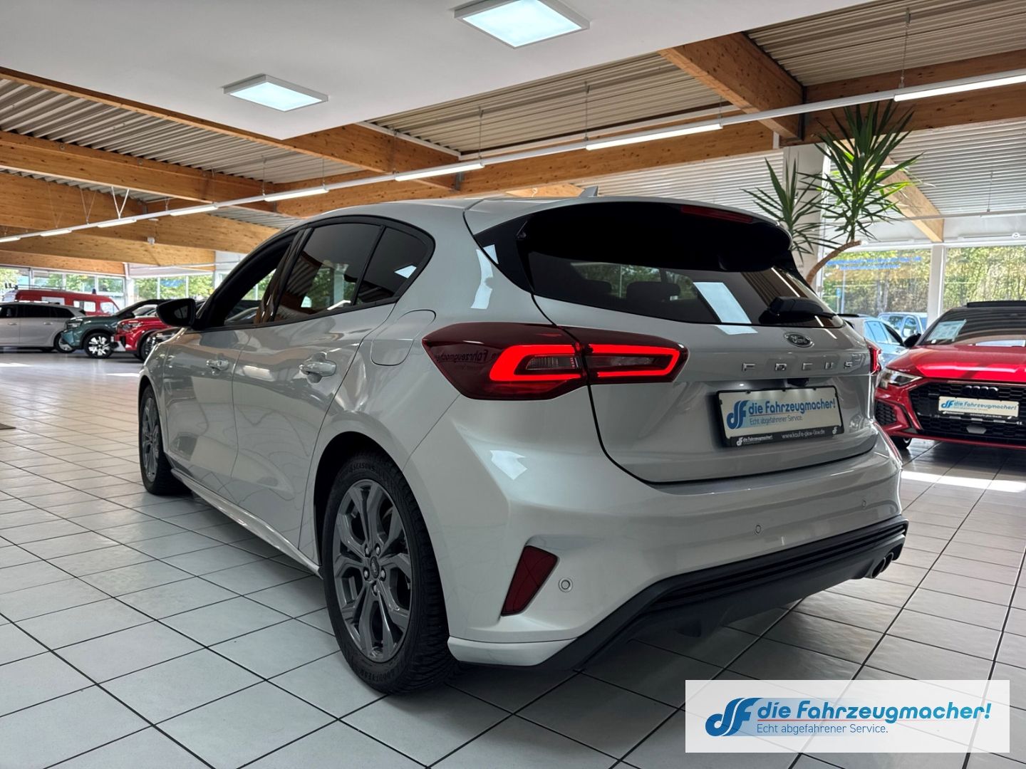 Fahrzeugabbildung Ford Focus ST-Line Navi LED ACC Apple CarPlay Android
