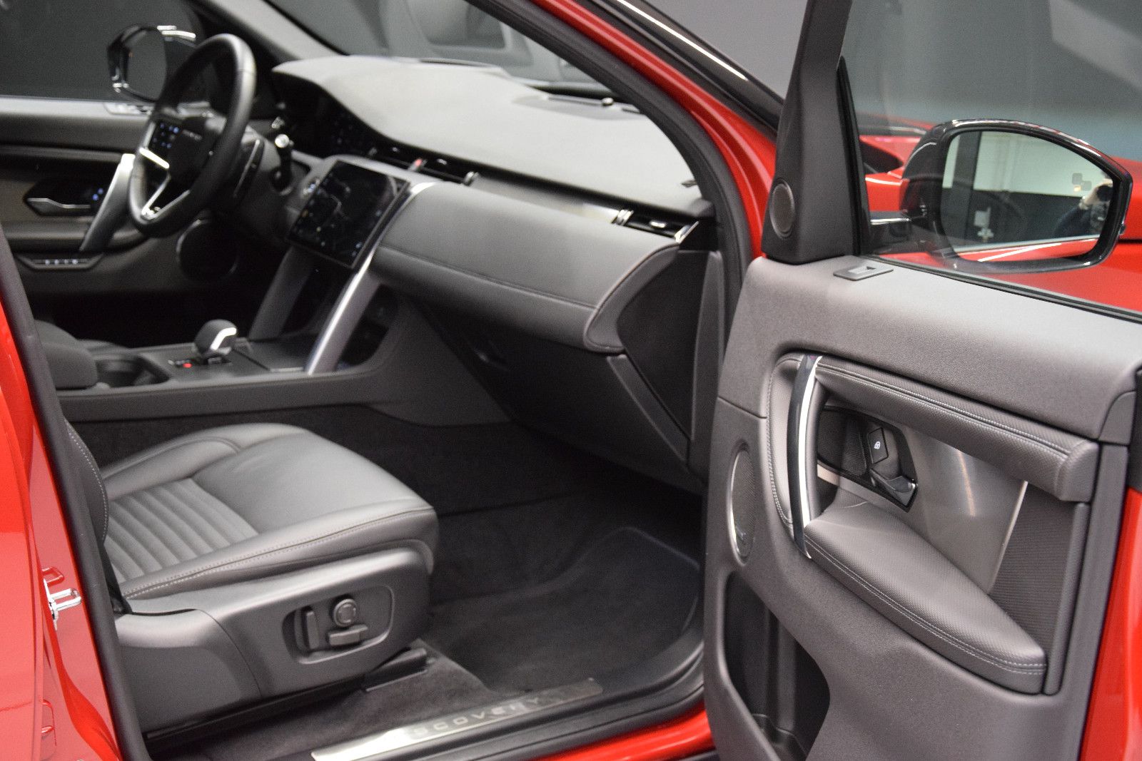 Fahrzeugabbildung Land Rover Discovery Sport Dynamic SE AWD Pano ACC Memory