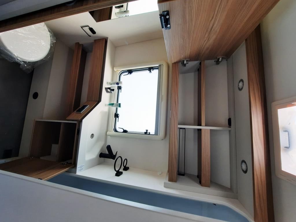 Fahrzeug Übersicht 14 Fahrzeugabbildung Dethleffs Nomad 490 EST Verfüg./Sparen Sie 8.882,- €