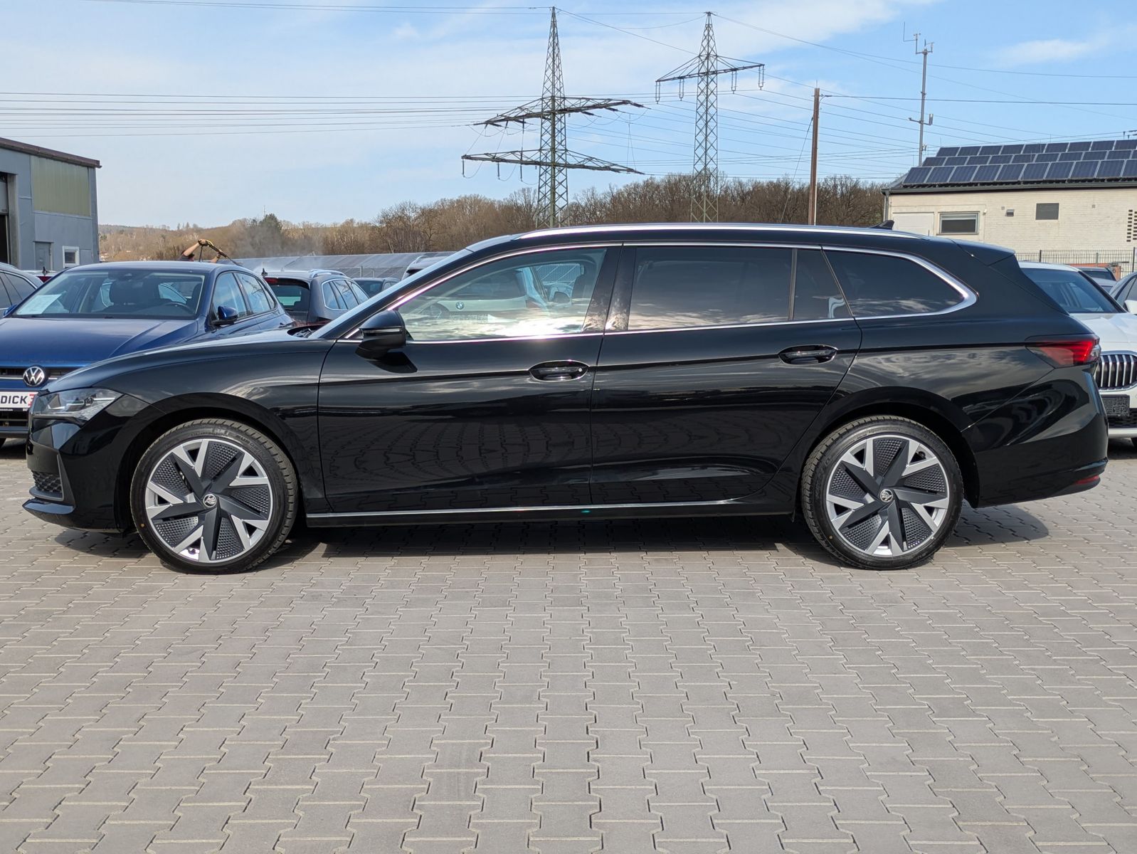 Fahrzeugabbildung SKODA Superb 2.0 TDI 4x4 Selection MATRIX*AHK*PANO*19"