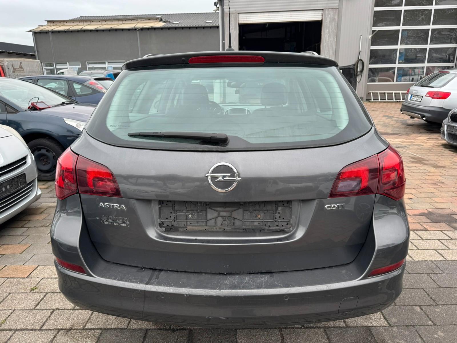 Opel Astra 2011 — двигун 1.686 cm³, 125 HP (92kW)