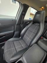 Mercedes-Benz GLA 220 CDI 4MATIC AHK PANO - silberne Mercedes-Benz GLA 220