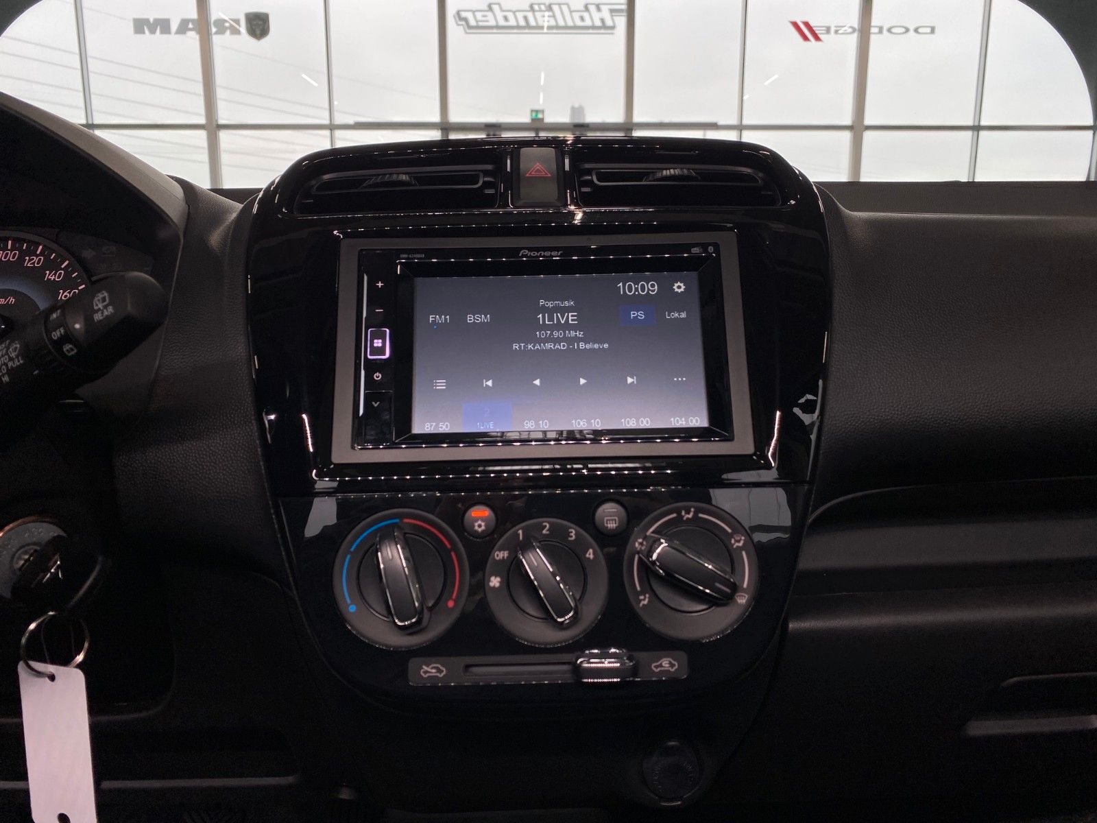 Fahrzeugabbildung Mitsubishi Space Star 1,2 Select Klima  Garantie Radio