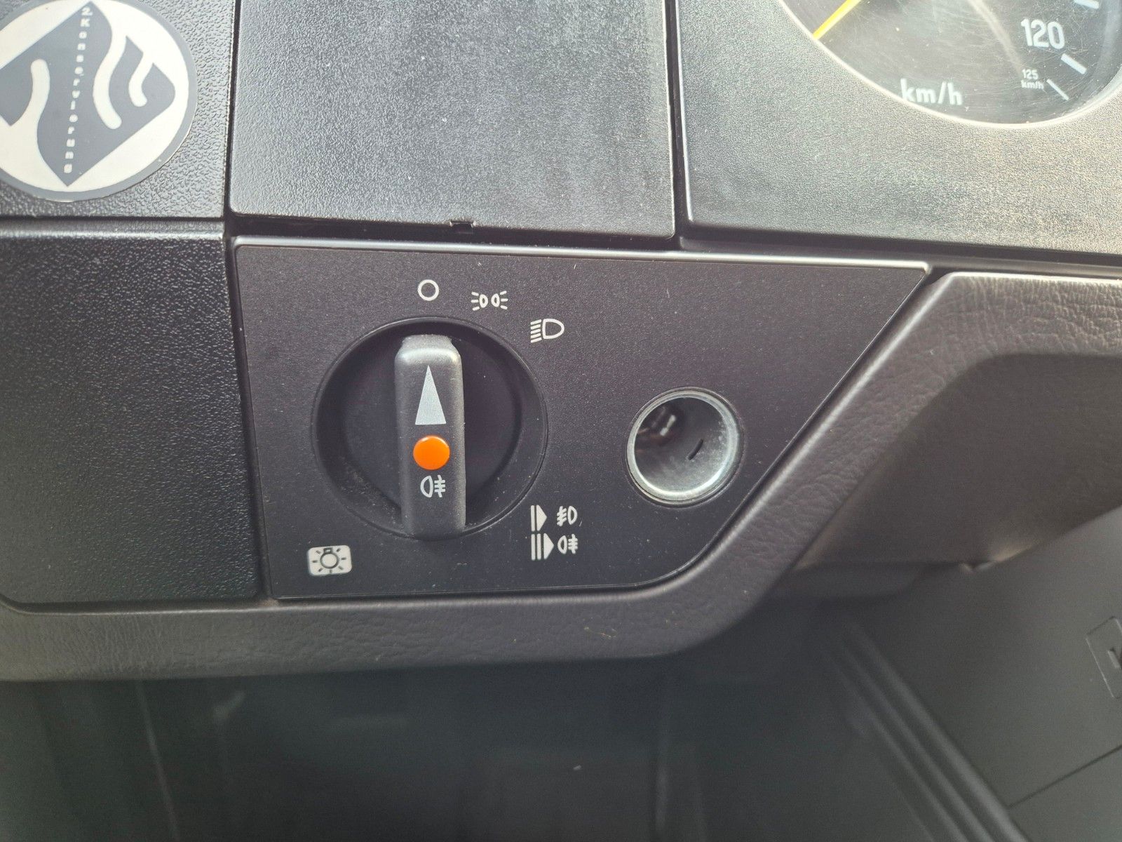 Fahrzeugabbildung Mercedes-Benz 1224 AF 16/12 Löschfahrzeug 1.680l