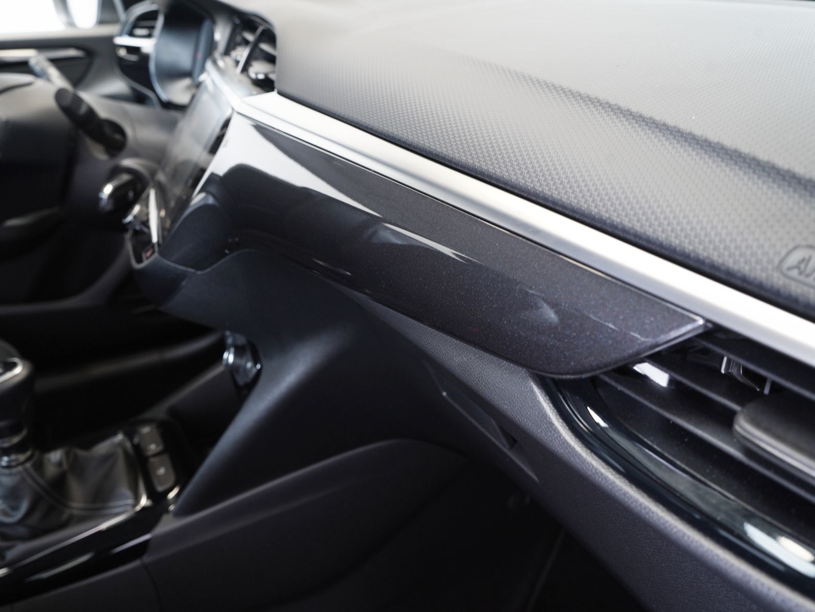 Fahrzeugabbildung Opel Corsa F 1.2 Turbo Elegance DAB/LED/PDC/SHZ