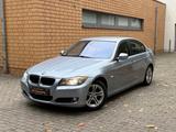 BMW 320i Limousine/AUTOMATIK/XENON/SHZ/1.HAND/SHZ/// - BMW 320 aus 2008: 320i