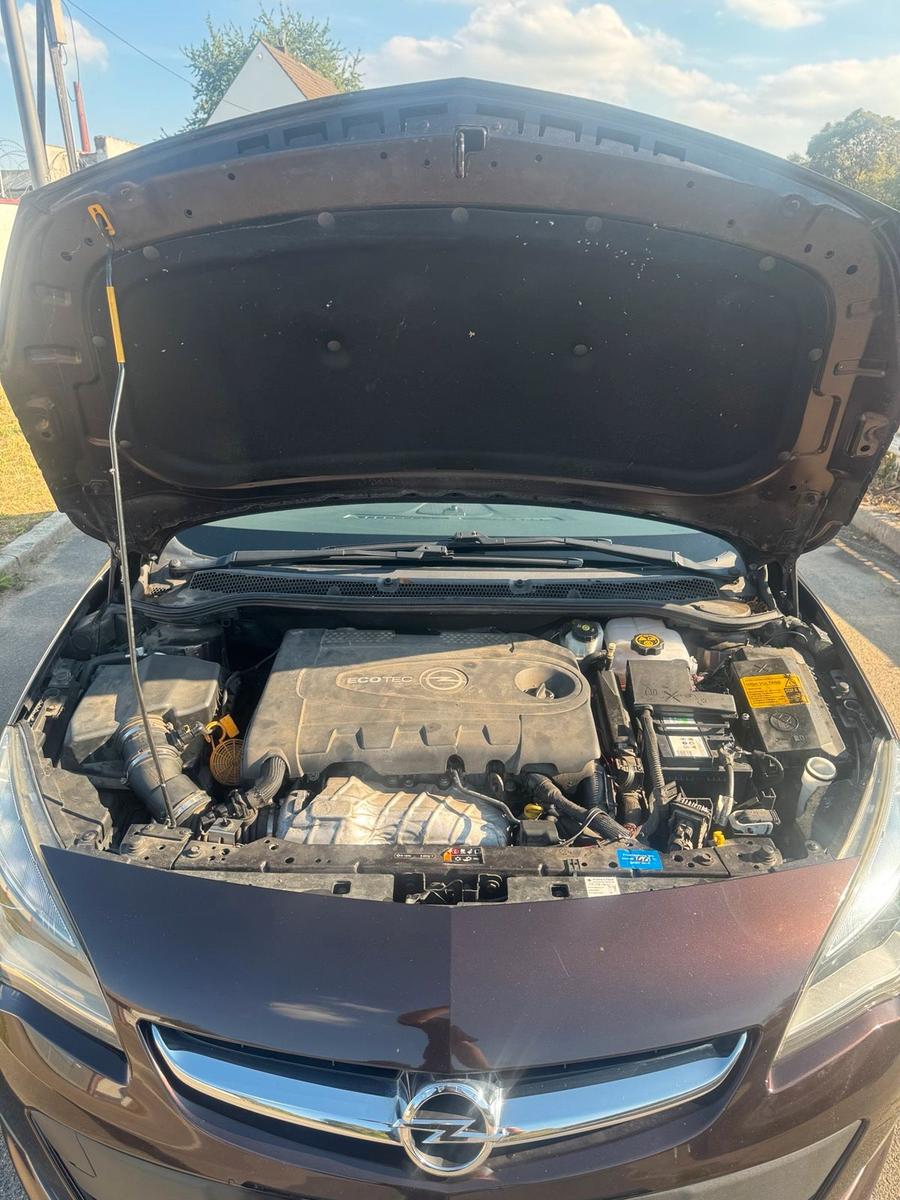 Opel Astra 2014 — photo 14