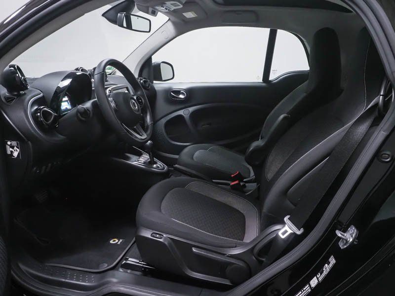 Fahrzeugabbildung Smart smart EQ fortwo Exclusive*Kamera*Media*LED*22kW*