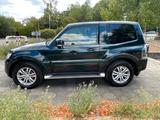Mitsubishi Pajero 3.2 DI-D Intense Sport / NAVI / AHK / TOP - Mitsubishi Pajero Intense mit Diesel-Antrieb