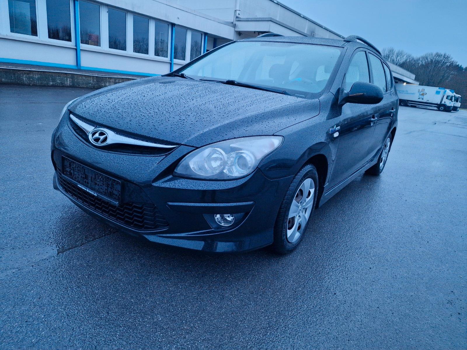 Hyundai i30 CW blue 1.4 TÜV-NEU
