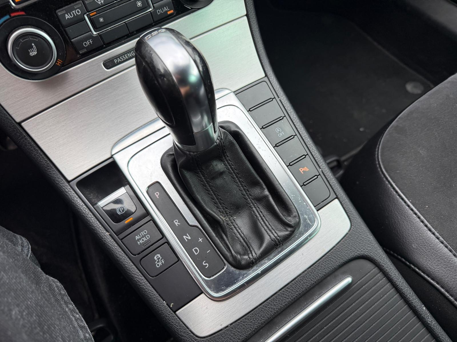 Volkswagen Passat 2011 — photo 14