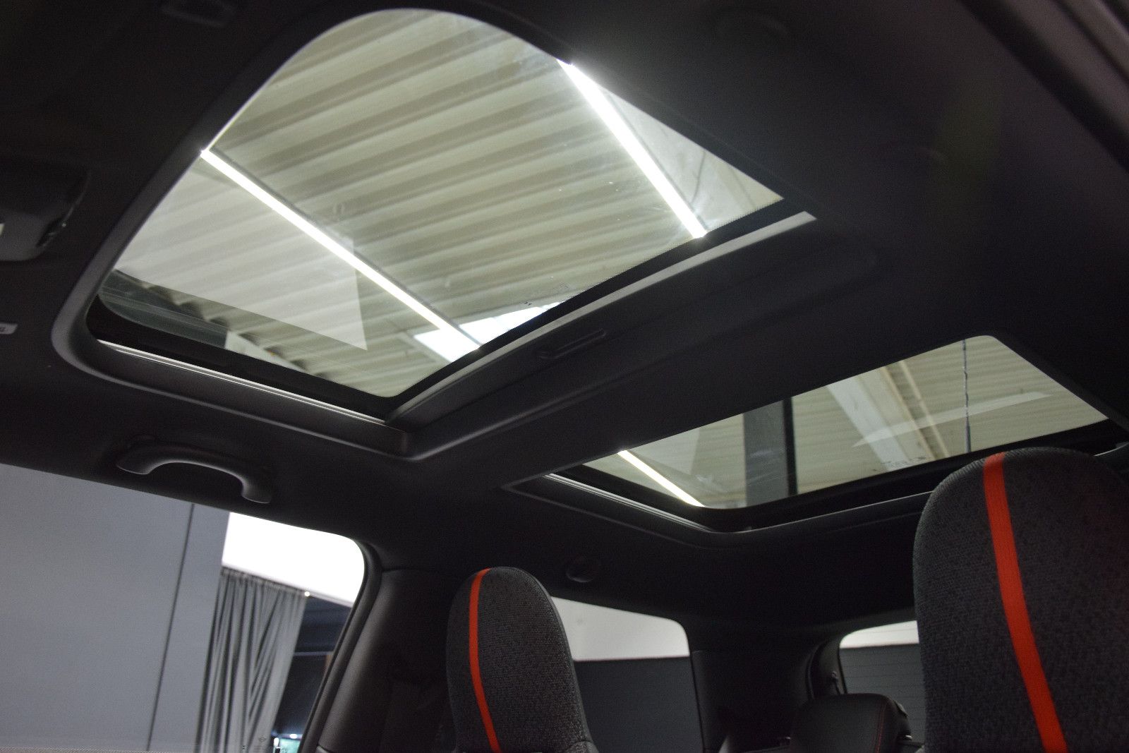 Fahrzeugabbildung MINI Cooper C Pano  ACC DCC 360° Harman Kardon Memory