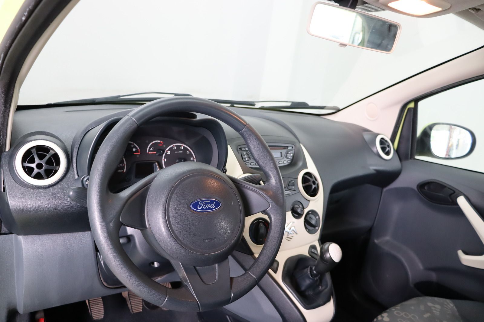 Fahrzeugabbildung Ford Ka 1.2 * 8-fach bereift * HU/AU bis 07.2026
