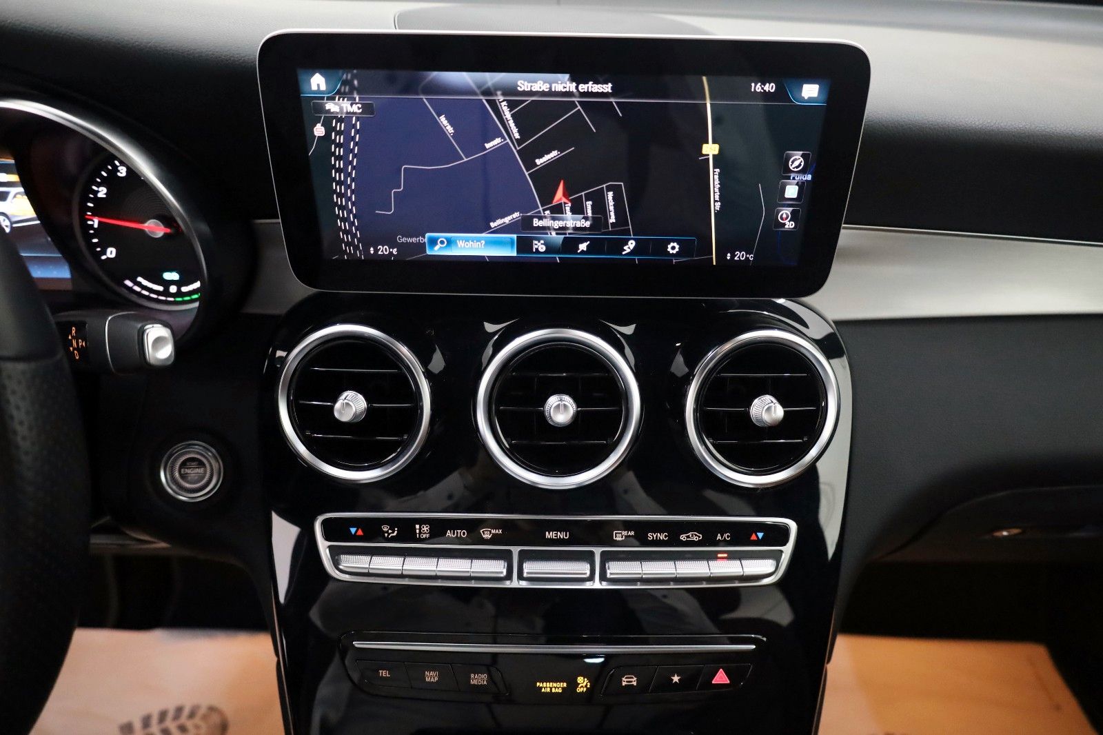 Fahrzeugabbildung Mercedes-Benz GLC 300 4M AMG Line Leder,Navi,LED,Panorama,AHK