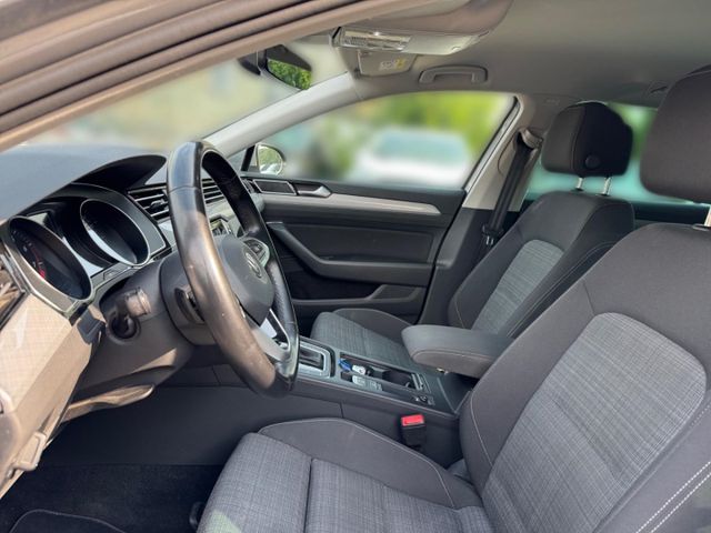 Passat Variant Business 1.5 TSI DSG LED Navi AHK