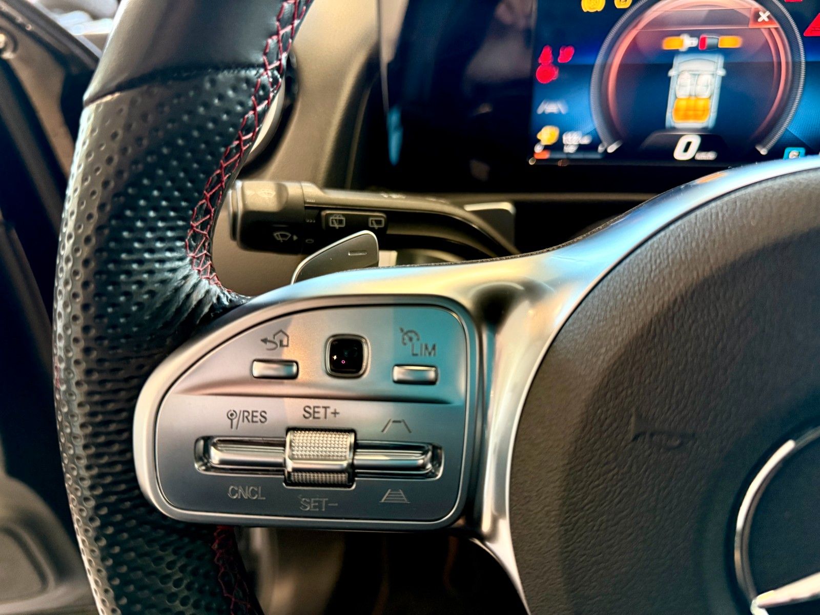 Fahrzeugabbildung Mercedes-Benz GLB 220 d AMG DISTRONIC/20Zoll/AHK/Kamera