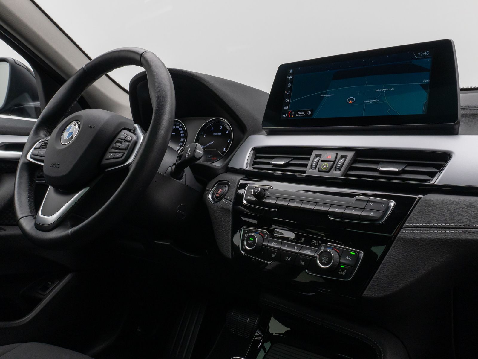 Fahrzeugabbildung BMW X2 sD20d Panorama NaviPlus HUD DAB HiFi Alarm