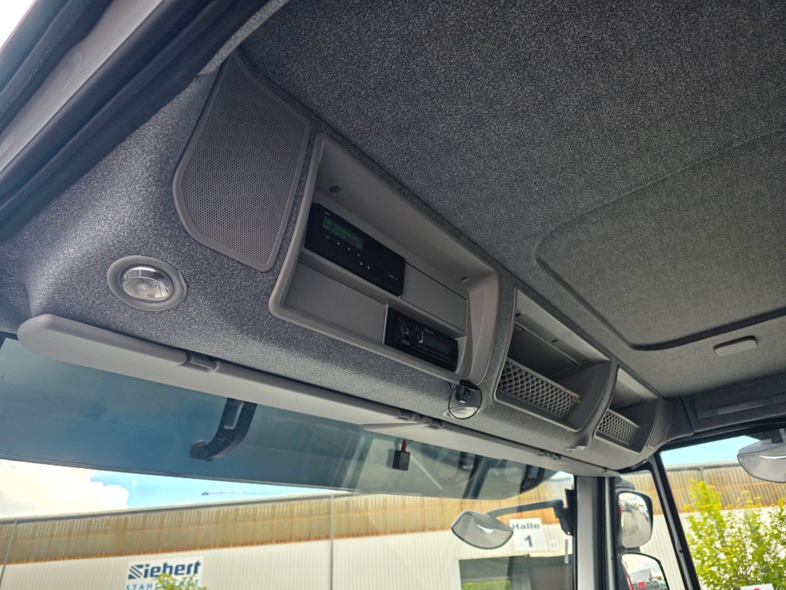 Fahrzeugabbildung Iveco Astra HD9 84.50-80 8x4 Muldenkipper Schalter