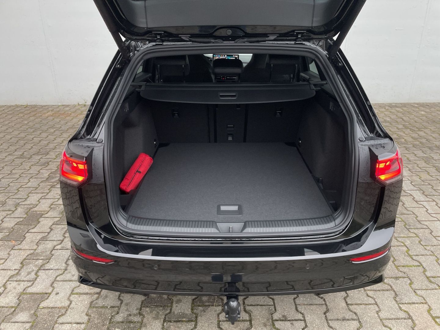 Golf Variant VIII R-Line 1.5 eTSI DSG AHK/Pano/H