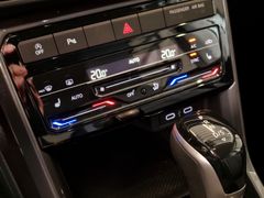 Fahrzeugabbildung Volkswagen T-CROSS STYLE 1.5TSI NAVI LED SITZHZ CAMERA ACC