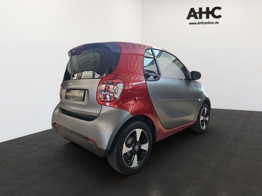Fahrzeugabbildung Smart EQ ForTwo Pano Tempomat Navi LED SHZ SpurH KAM