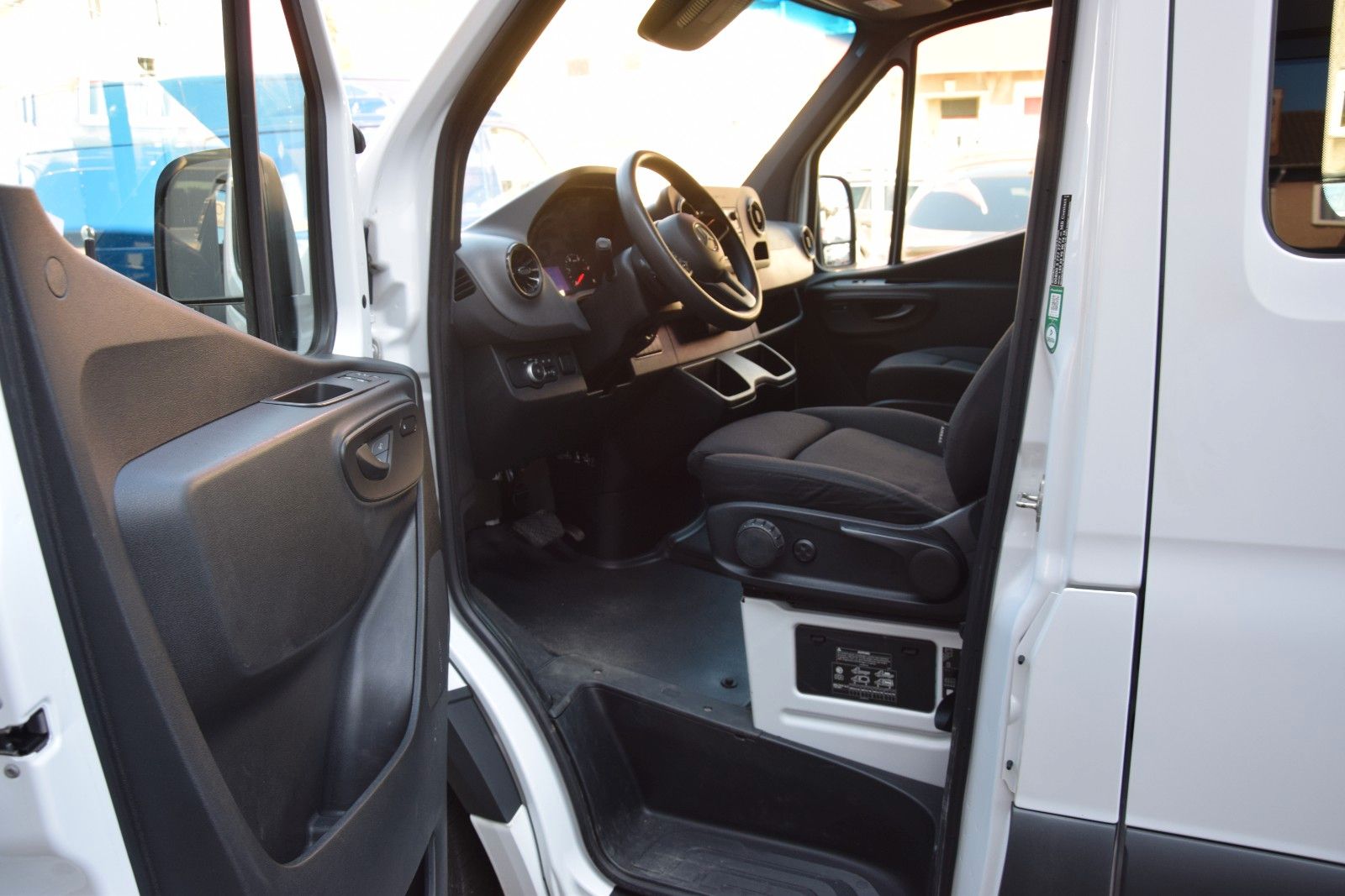 Fahrzeugabbildung Mercedes-Benz Sprinter III Pritsche DoKa Plane Tempomat Klima