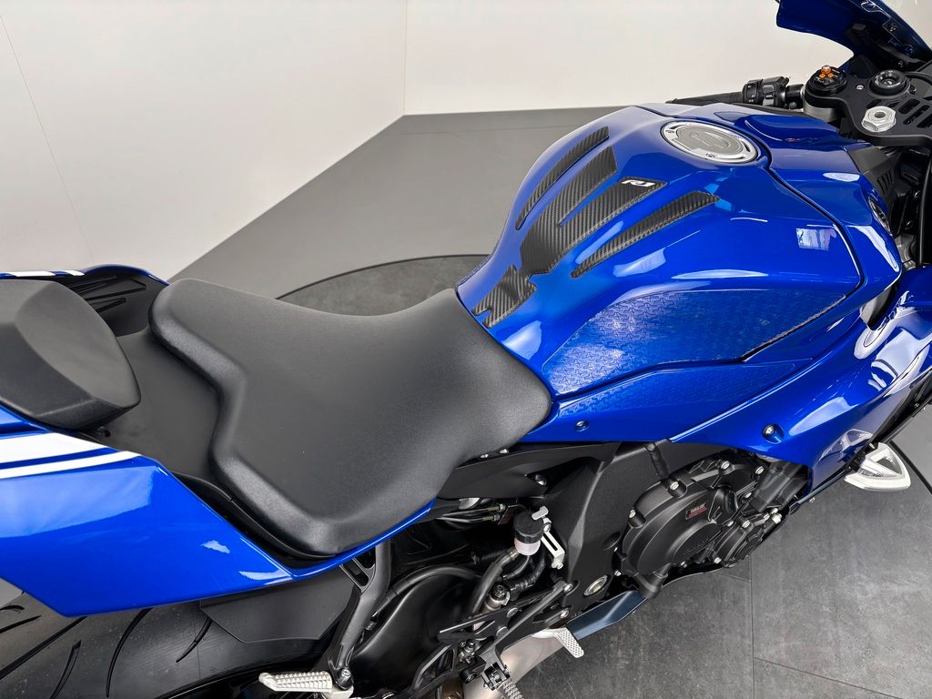 Fahrzeugabbildung Yamaha YZF-R1 *NEUWERTIG *WINGLETS *UNFALLFREI