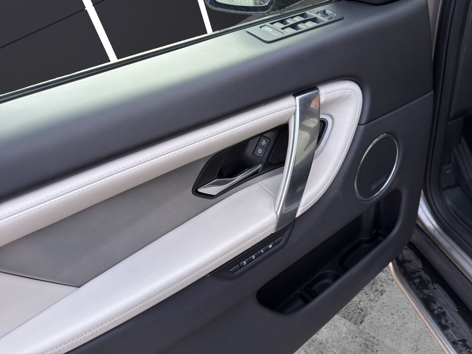 Fahrzeugabbildung Land Rover Discovery Sport P300e HSE/Pano/Leder/Kamera/Shz