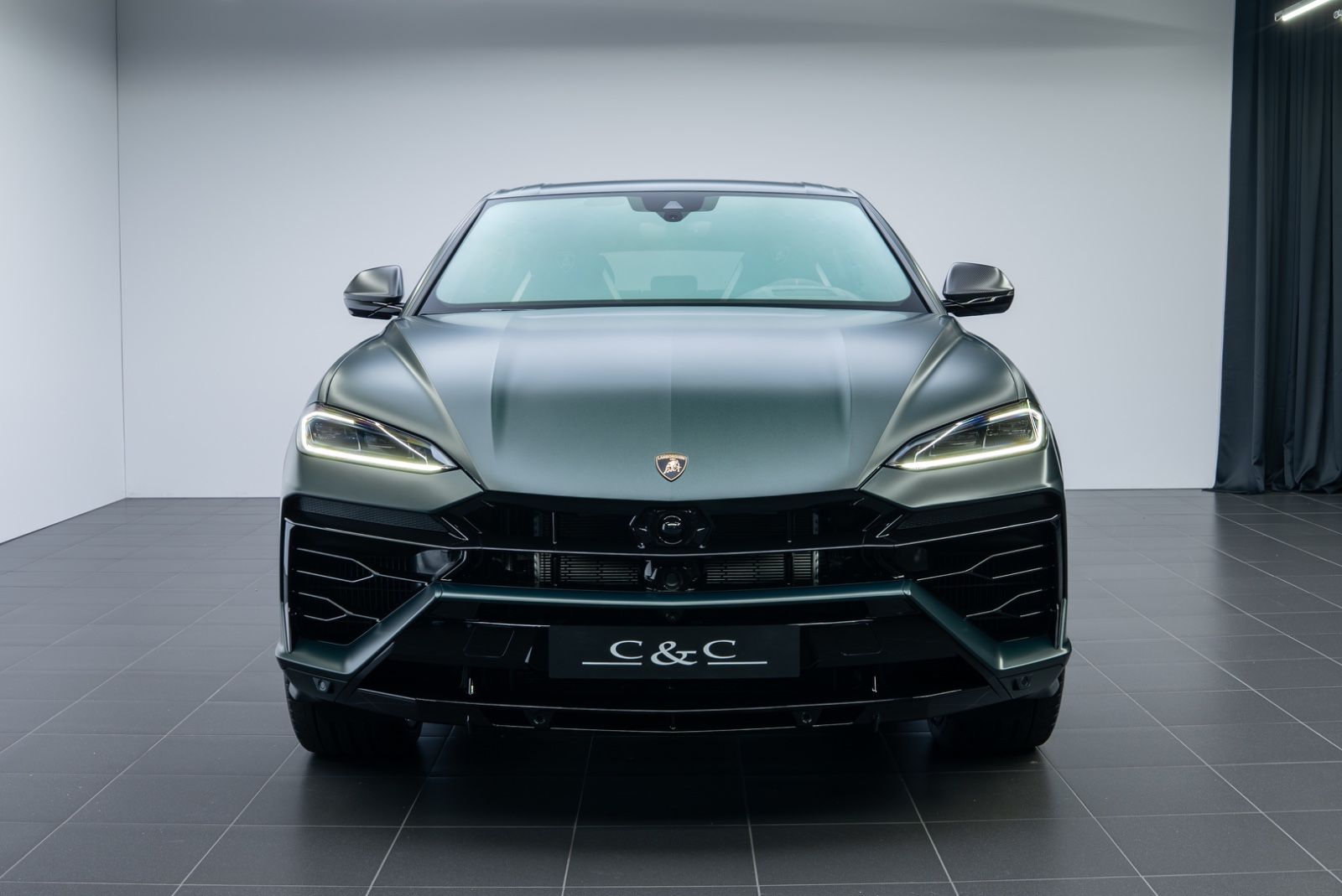 Fahrzeugabbildung Lamborghini Urus SE AKRAPOVIC/CARBON/PANO/B&O/FULL PPF
