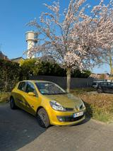 Renault Clio III 1.6 16V Automatik - Renault Clio mit Benzin-Antrieb: Kleinwagen, Automatik, 1.6