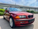 BMW 318i touring*KLIMA*ALU*LEDER*M-LENKRAD*TÜV 02/27 - BMW aus 2000: Kombi, 3.0