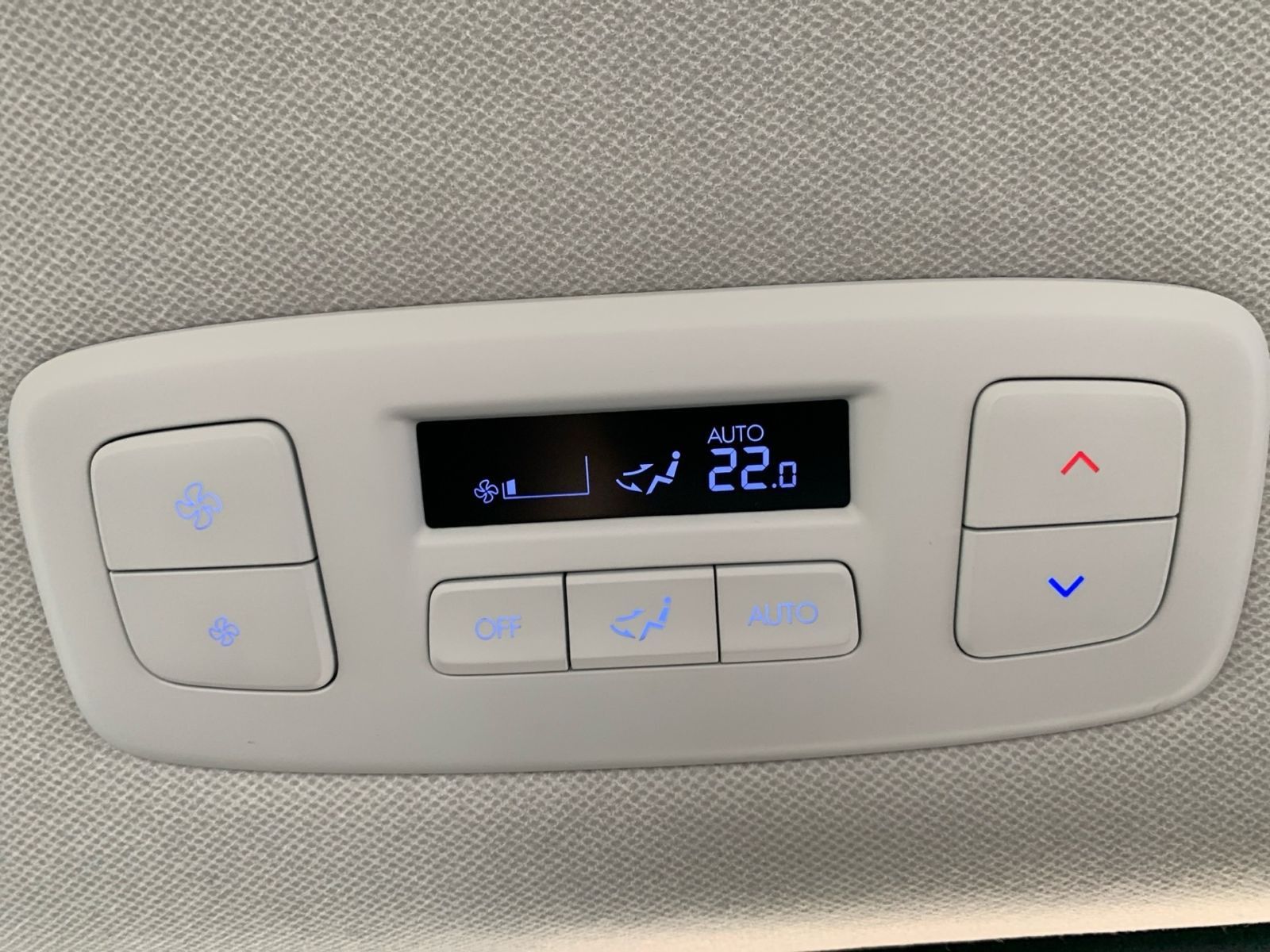 Fahrzeugabbildung Hyundai STARIA 1.6 T-GDI Hybrid Trend 9-Sitzer Navi Allw