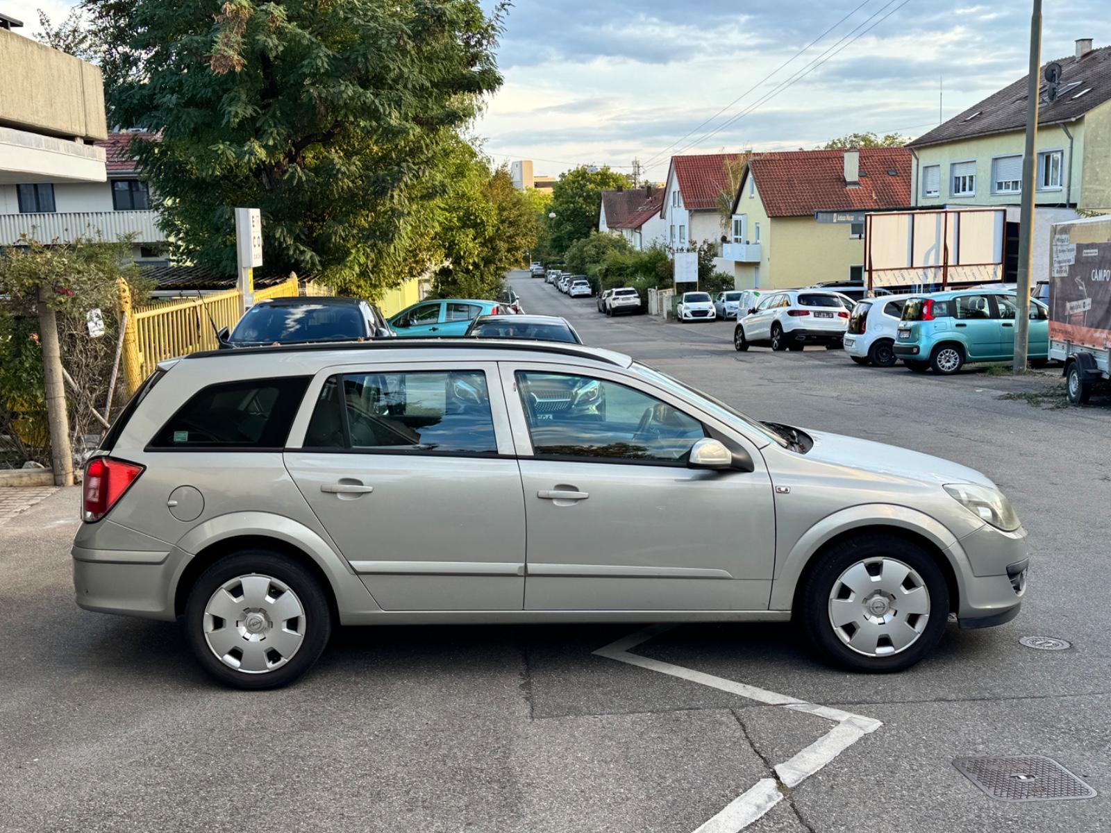 Opel Astra 2006 — салон