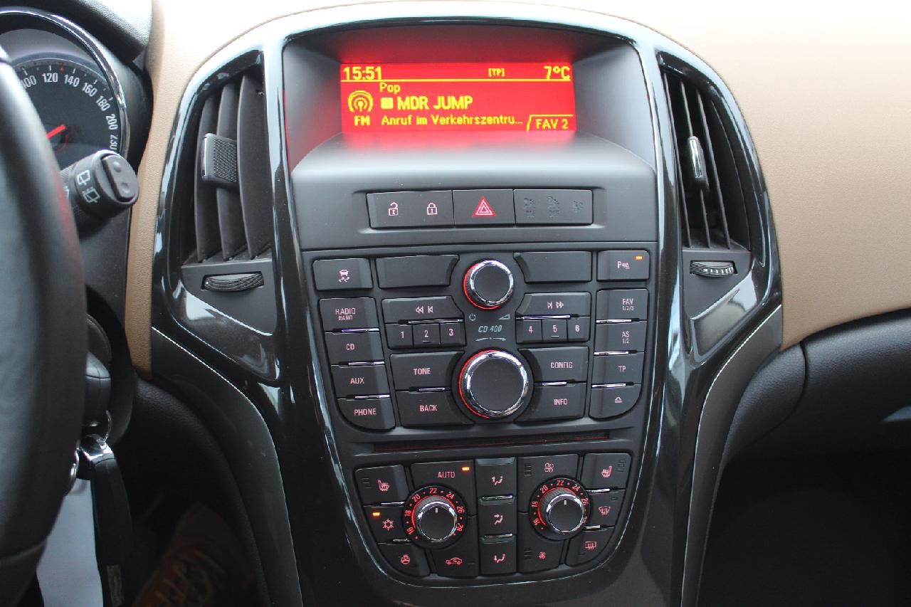 Fahrzeugabbildung Opel Astra J Sports Tourer Innovation