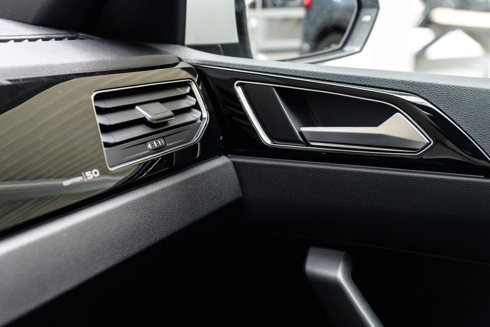 Fahrzeugabbildung Volkswagen Polo 1.0l TSI DSG Edition 50+Matrix+Navi+ACC