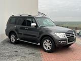 Mitsubishi Pajero 3.2 DI-D Top*NUR 112TKM*STDHZG*1HAND*AHK* - Mitsubishi Pajero Gebrauchtwagen