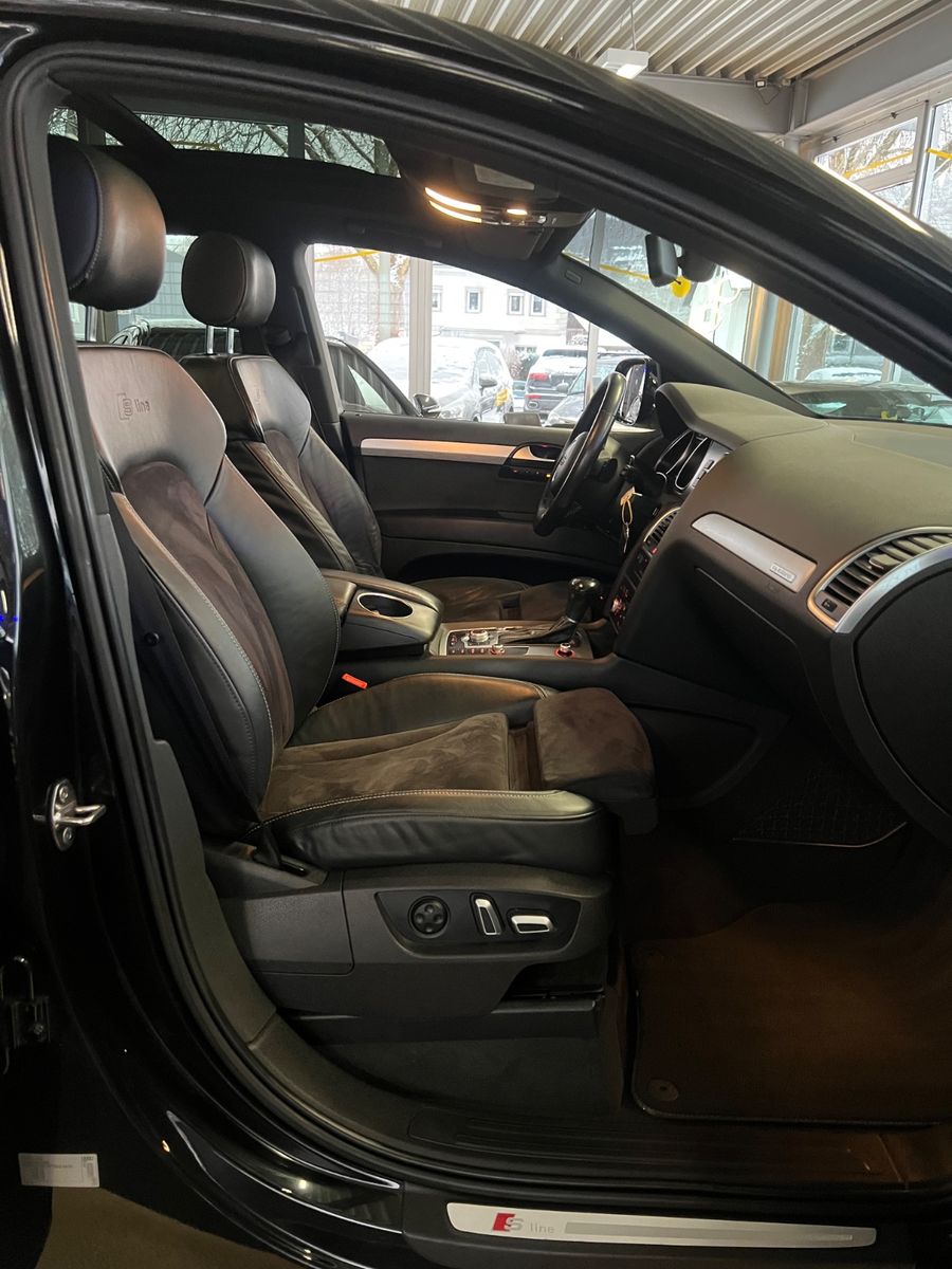 Fahrzeugabbildung Audi Q7 3.0 TDI quattro S line V12 Paket * 7.SITZER *
