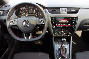 Fahrzeugabbildung SKODA Octavia Combi RS 245 Navi LED Pano PLA ACC