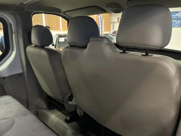 Renault Trafic Combi L1H1 2,7t  verglast*9- Sitzer*AHK*