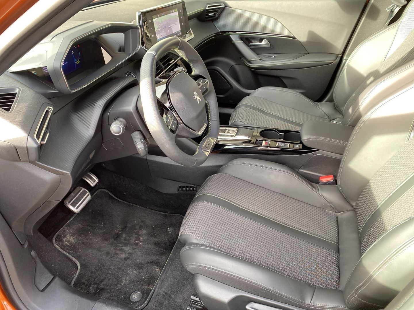 Fahrzeugabbildung Peugeot 2008 e- GT Elektromotor 136 *Rückfahrkamera*Sitz