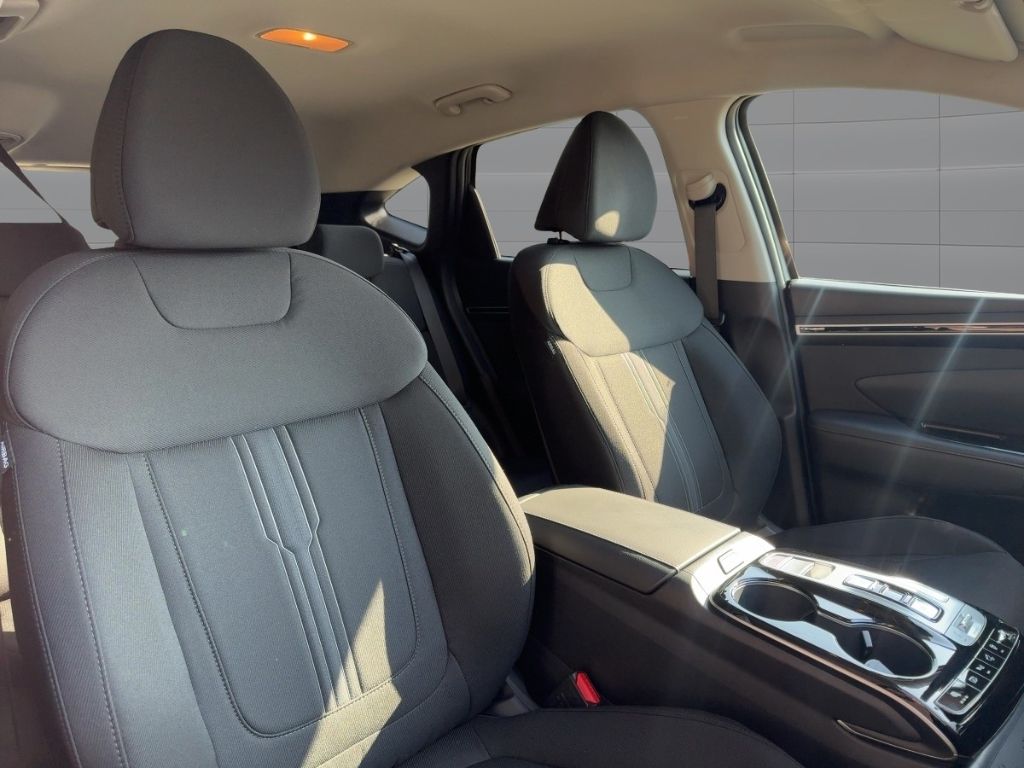 Fahrzeugabbildung Hyundai Tucson AHK  Automatik Hybrid, Allwetterreifen