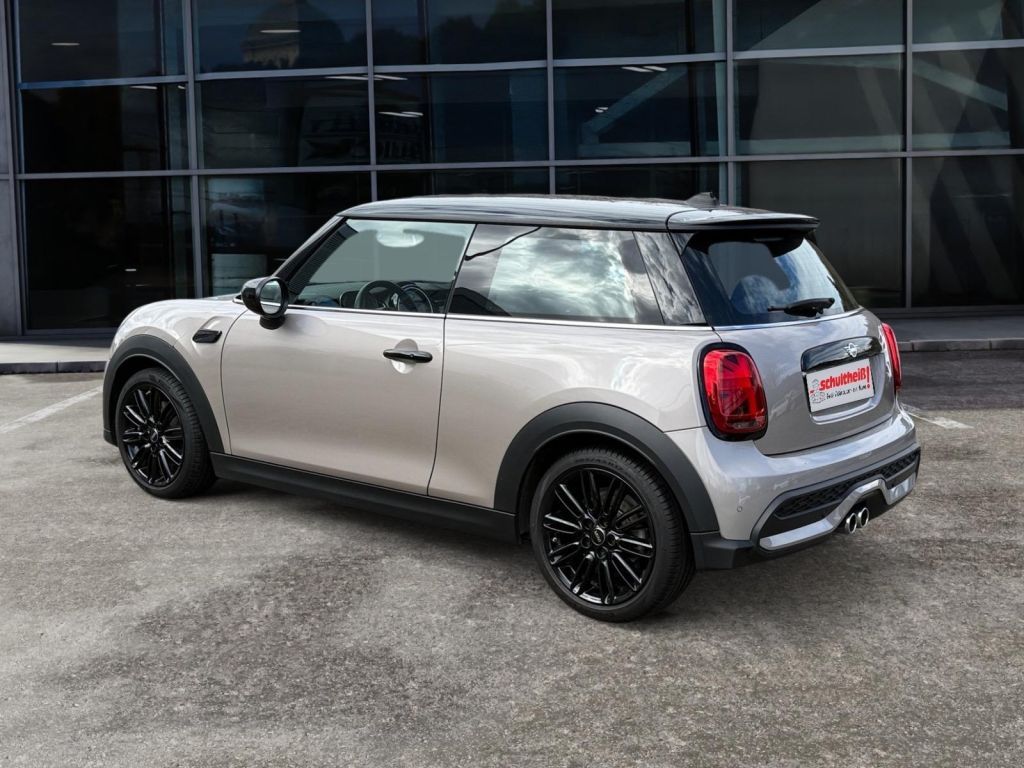 Fahrzeugabbildung MINI Mini Cooper S Aut. Classic Trim